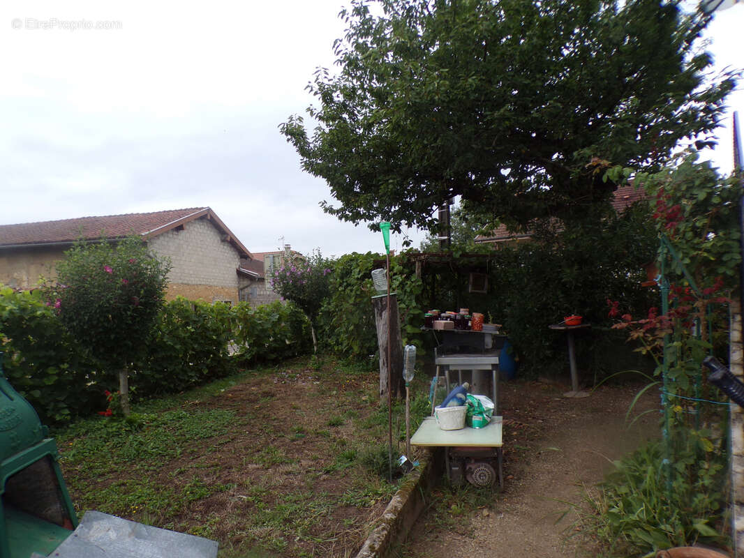 Autre à PERONNAS