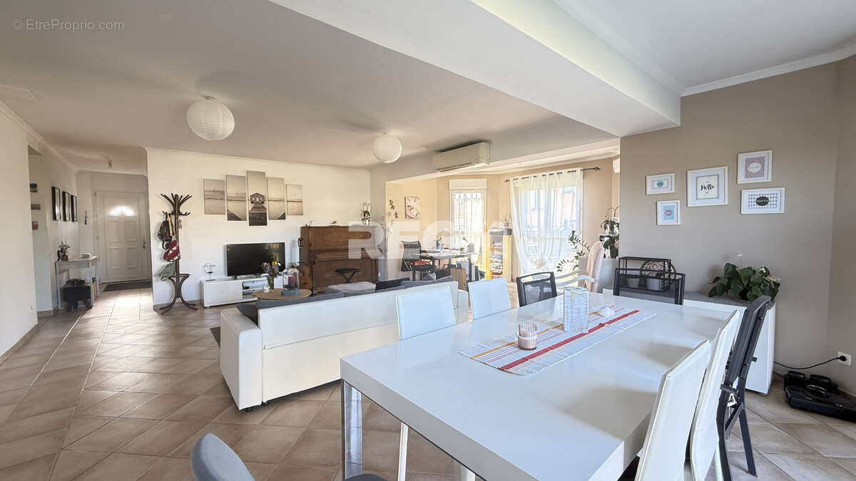 Maison familiale 235 m2 sue parcelle de 1419 m2 - photo 8