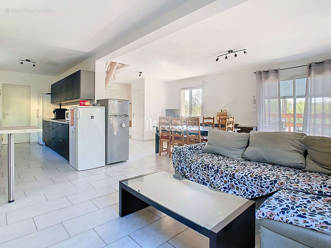 Maison - T5 -110 m² - photo 13