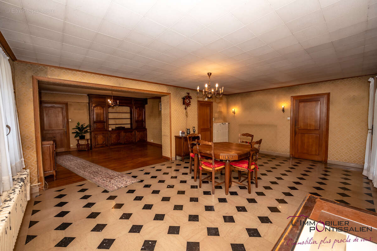 MAISON DE 208 m2 SUR 733 m2- Proche frontière - photo 3