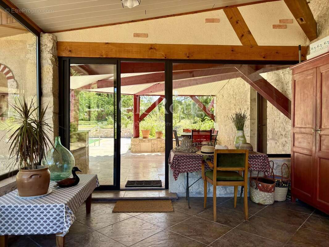Proche de Saint-Livrade-sur-Lot – Élégante propriété de caractère de 5 chambres avec piscine chauffée et superbe parc arboré - photo 25