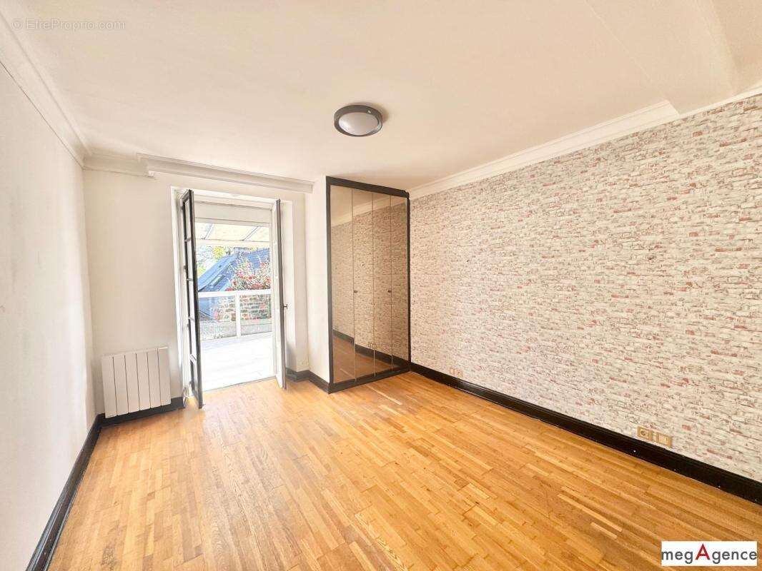 Maison à ARGENTRE-DU-PLESSIS