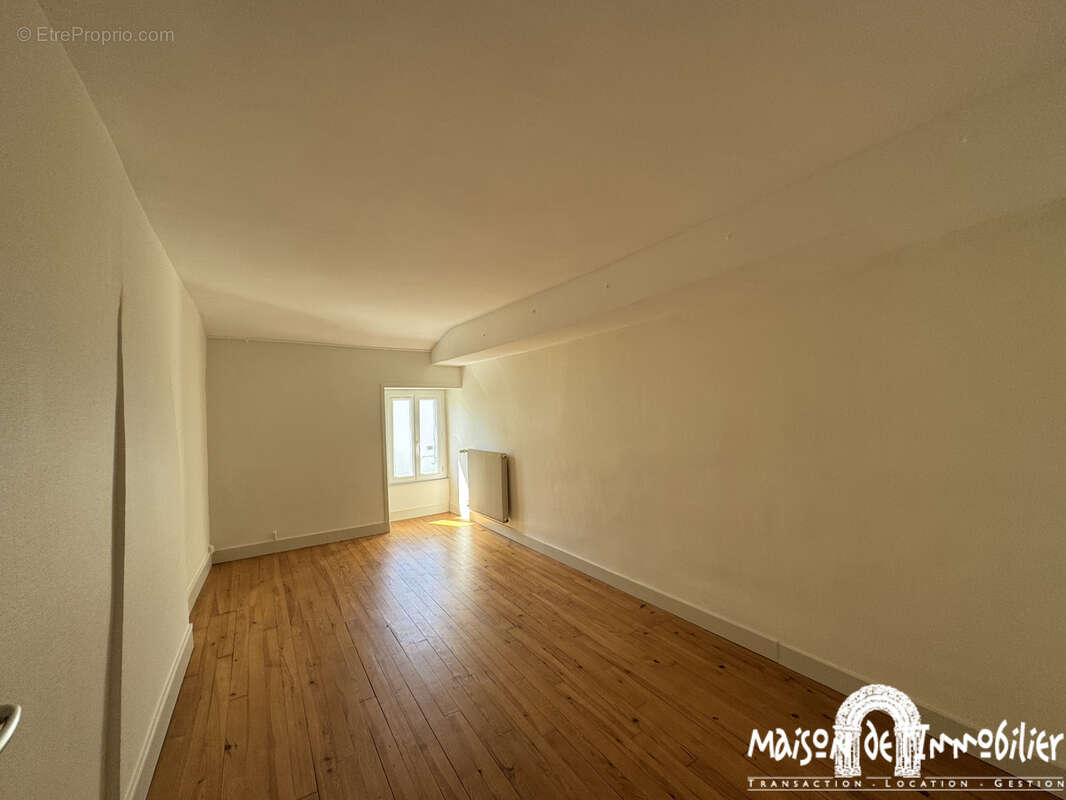 A vendre à BOUTIERS ST TROJAN - Maison de village - 3 chambres - 93m2 - Jardin, garage et dépendance - photo 5
