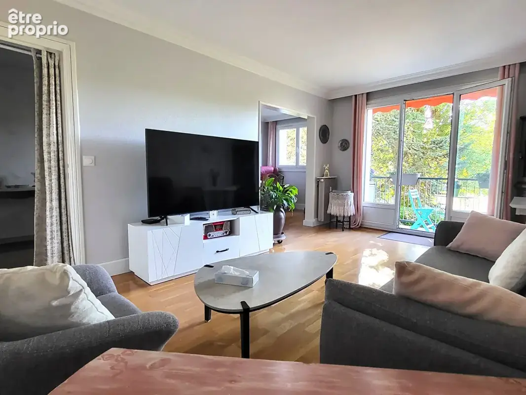 Appartement à LES CLAYES-SOUS-BOIS