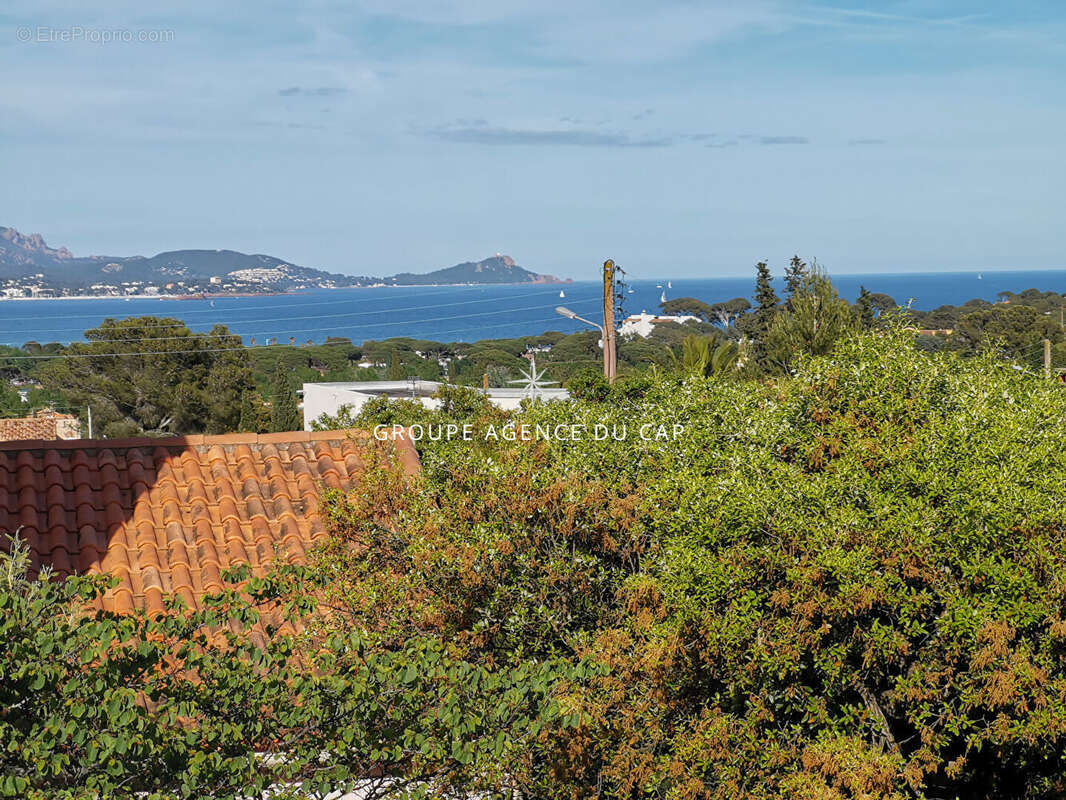 À vendre villa 5 chambres avec vue mer proche centre ville avec piscine et garage double, à saint aygulf - photo 2