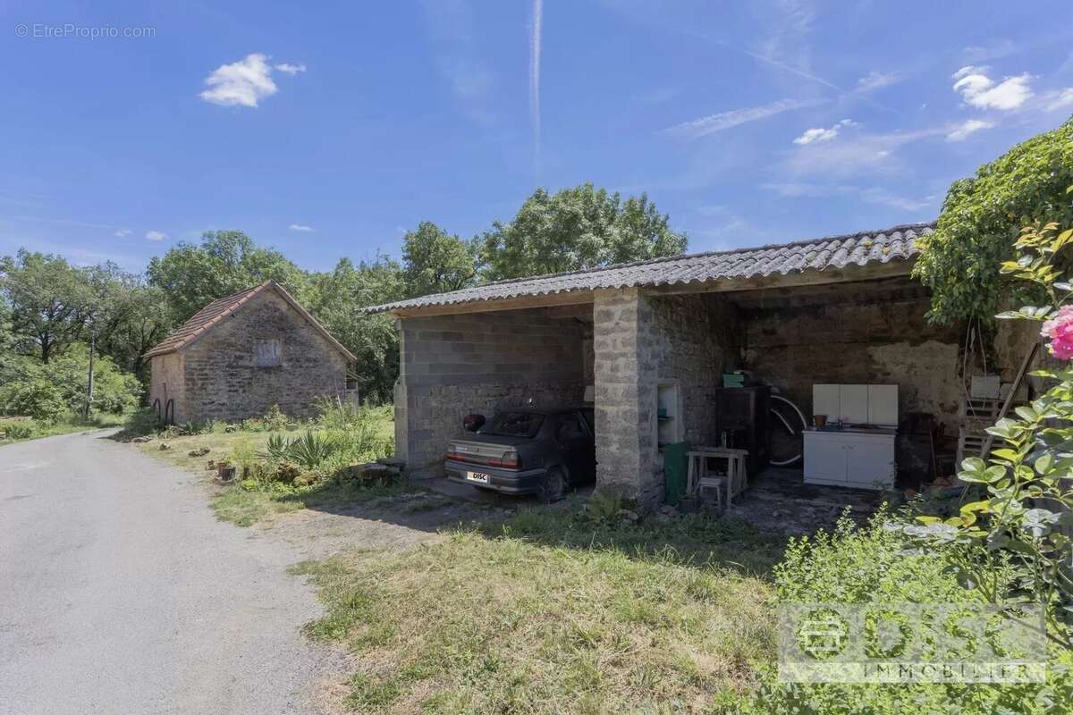Charmant ensemble avec petite maison et dépendances. - photo 17