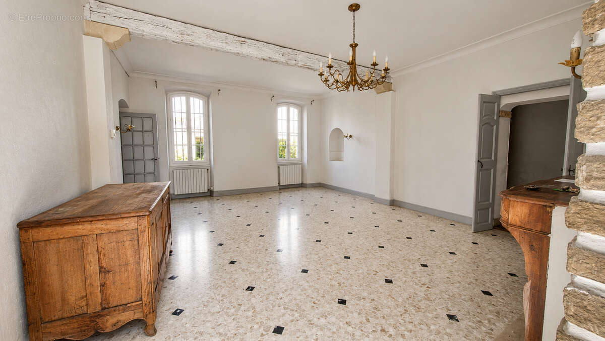Appartement à PERNES-LES-FONTAINES