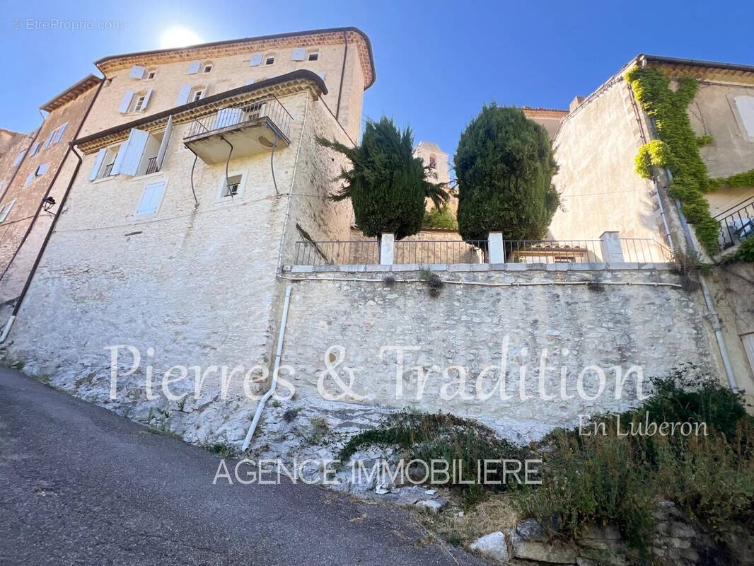 Simiane, authentique maison de village avec vue panoramique et grande cour - photo 2