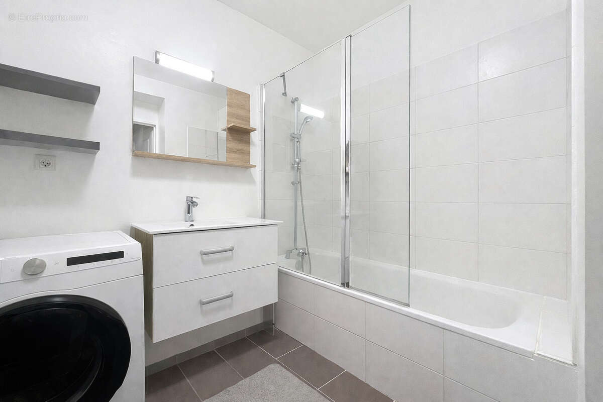 Appartement à BONNE