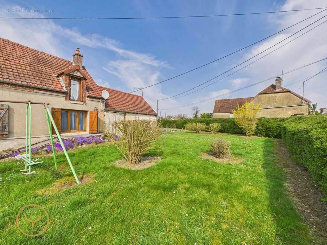 Maison à MARIGNY-LE-CHATEL