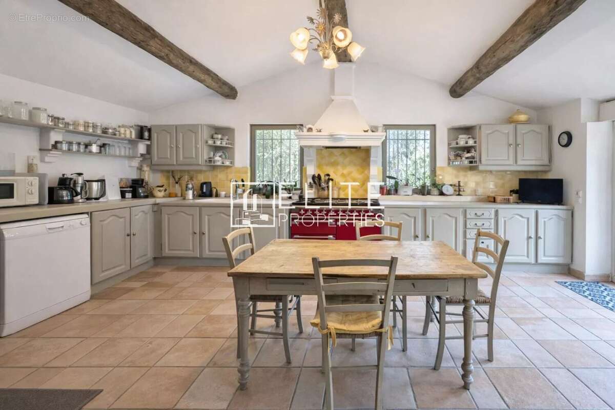 Grasse : Maison de Maître avec Potentiel Constructible Majeur ! - photo 10