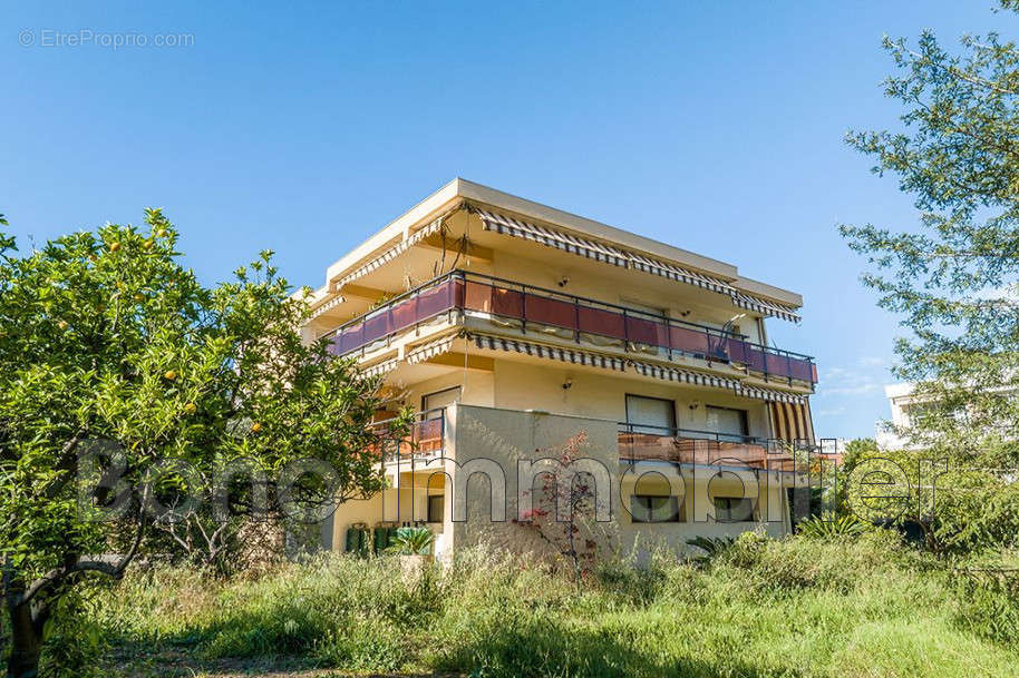 Appartement à SAINT-LAURENT-DU-VAR