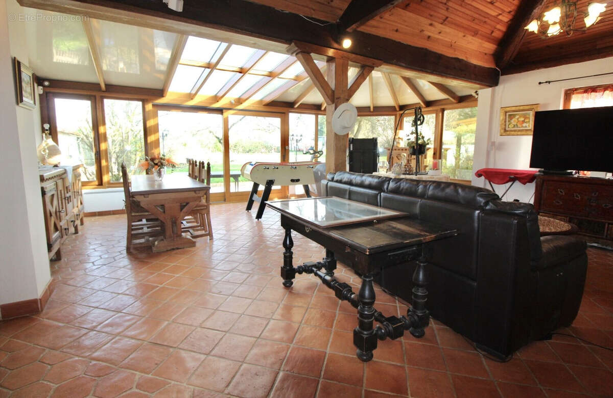 Maison à LE MESNIL-SAINT-DENIS