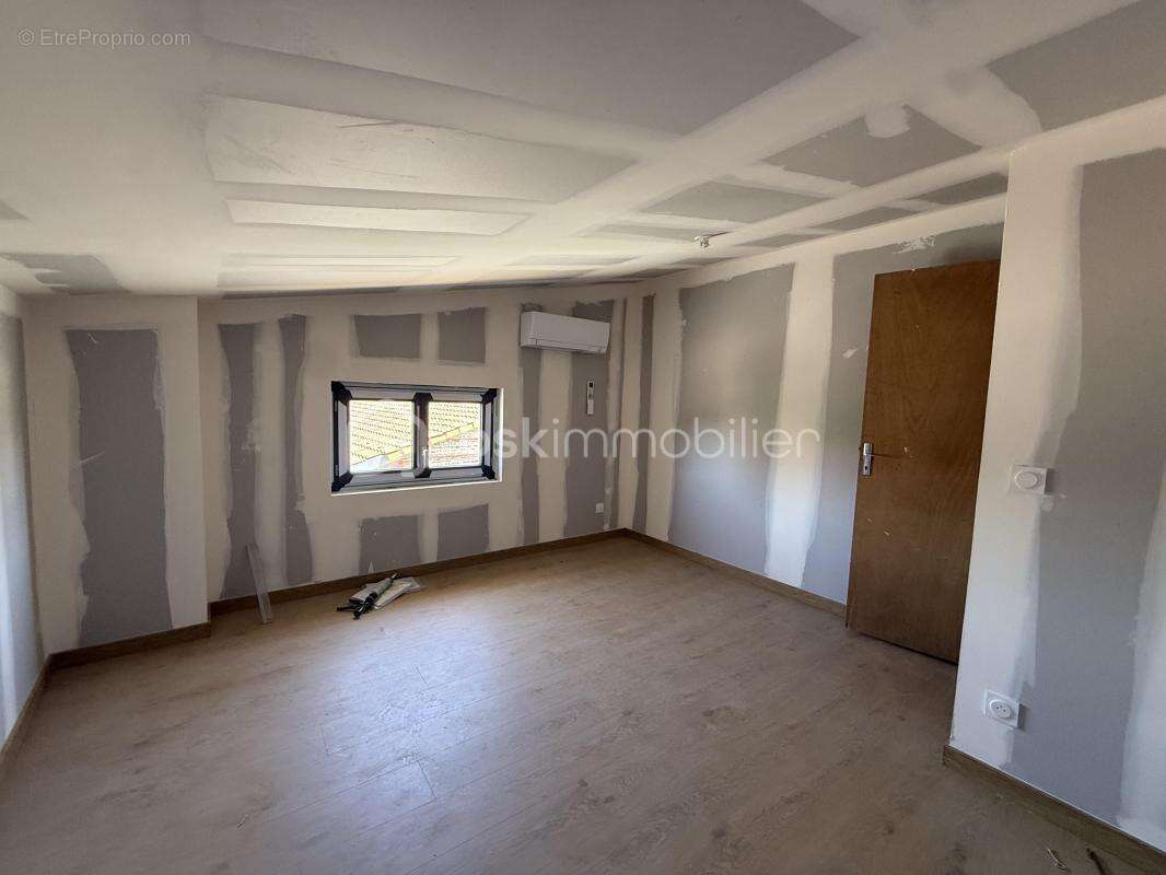 Mondonville, maison T5 d'environ 125m2 sur deux niveau entièrement refaite à neuf mitoyenne par l'arrière - photo 9