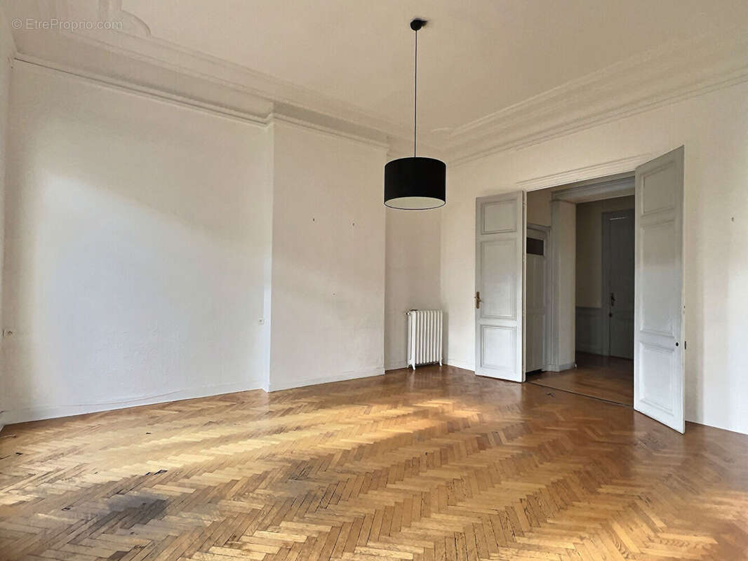 Appartement à MARSEILLE-6E