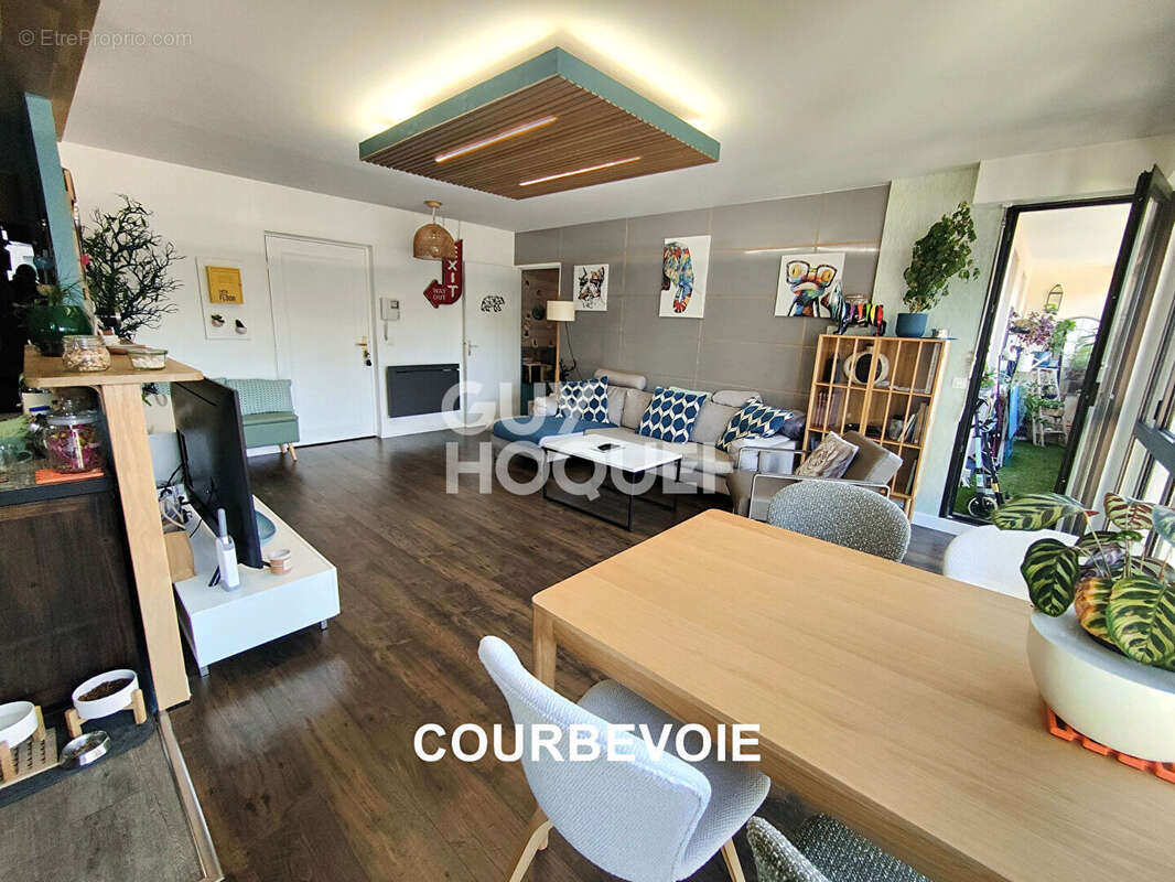 Appartement à COURBEVOIE