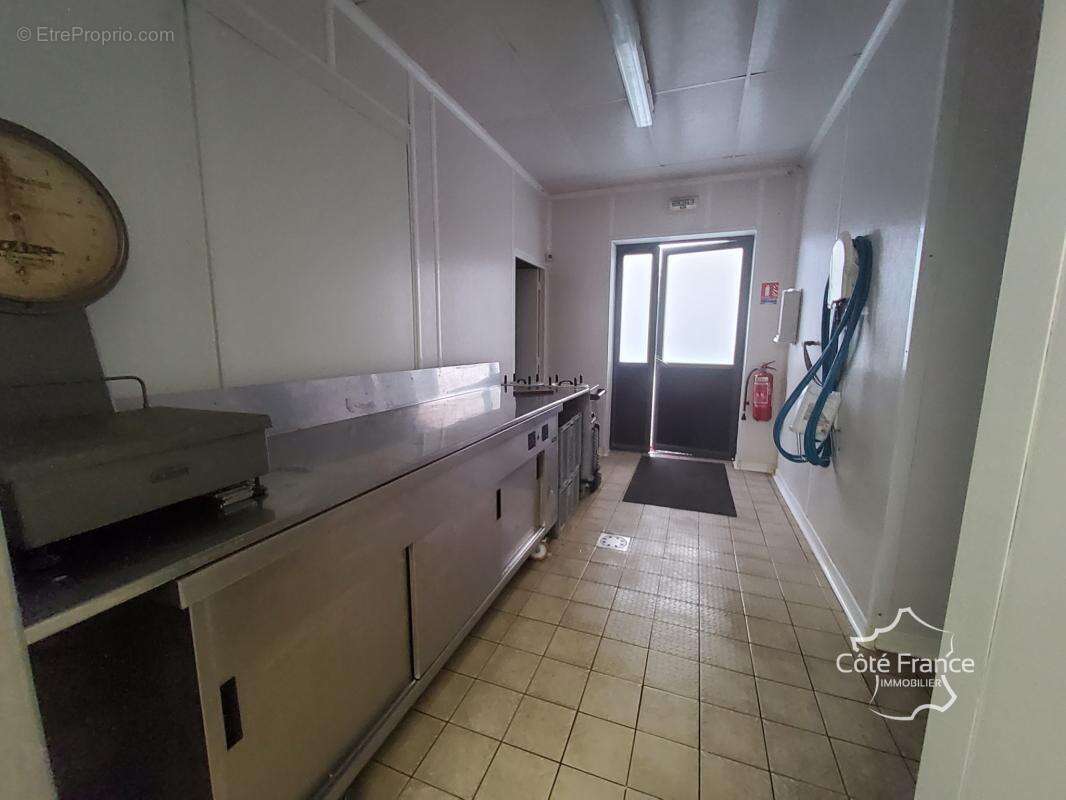 À VENDRE   Fonds et Murs Commerciaux Activité Traiteur   GIV - photo 8