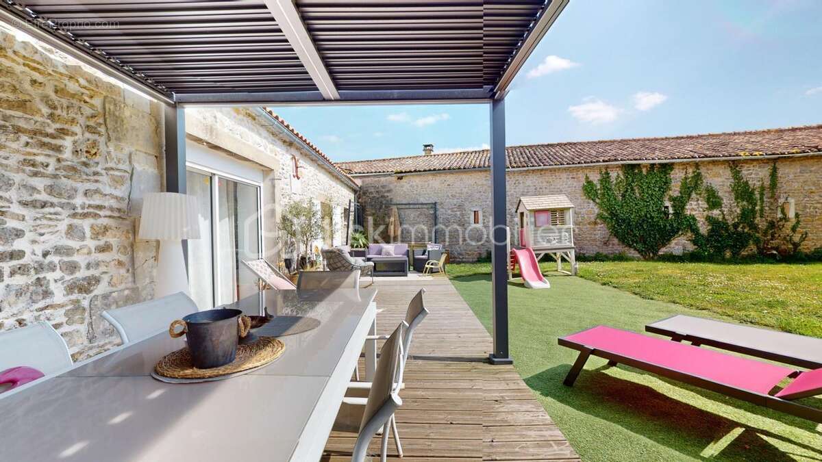 Maison à LA GRIPPERIE-SAINT-SYMPHORIEN