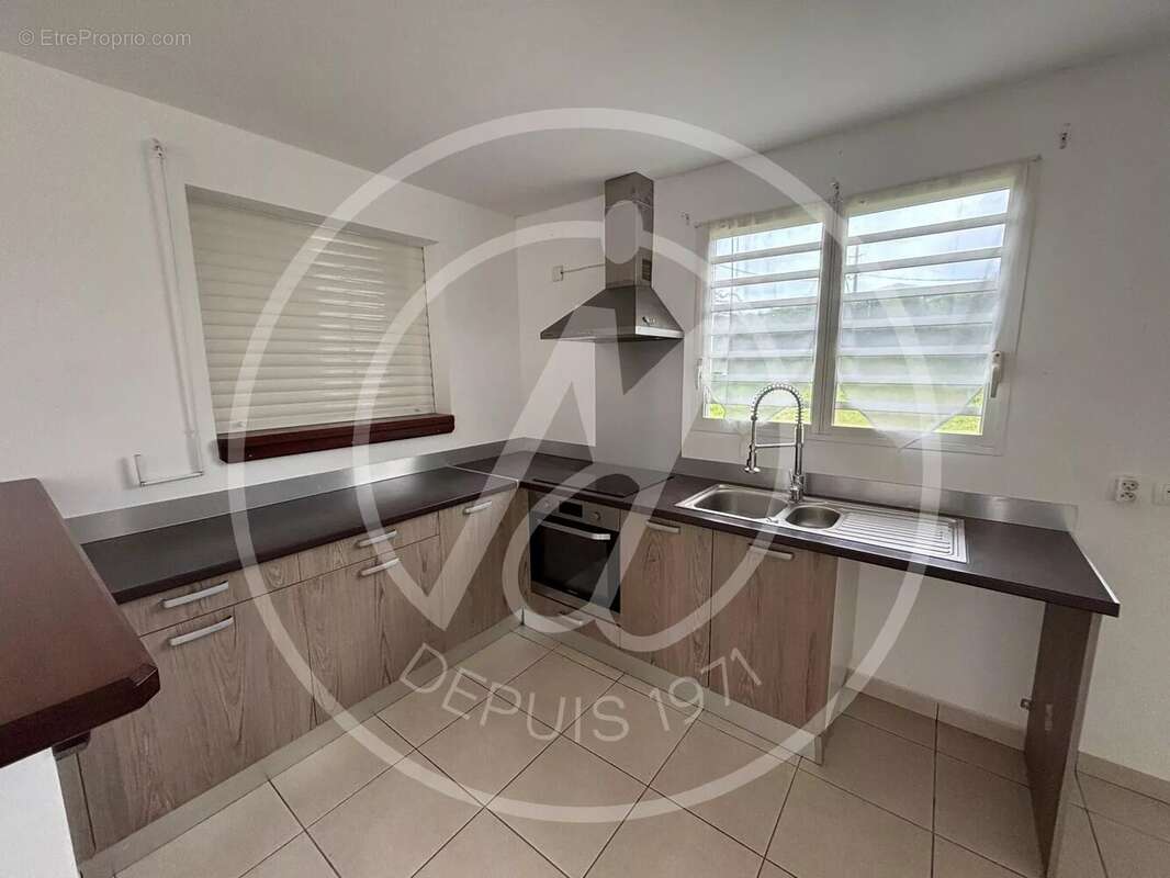 Maison à PETIT-BOURG