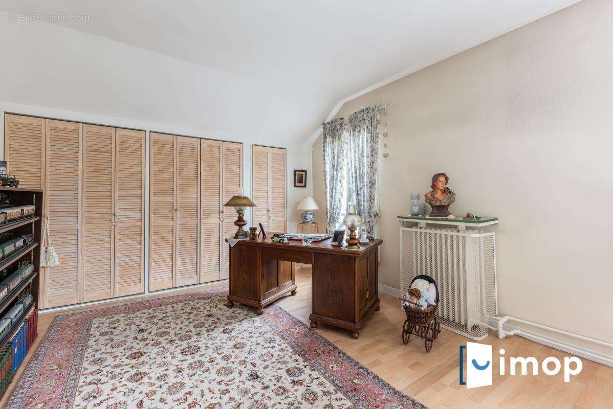 Maison à CHENNEVIERES-SUR-MARNE