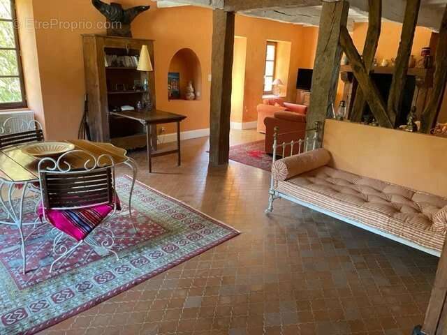 Maison de caractère avec 4 chambres sur 'environ 7318 m². - photo 15