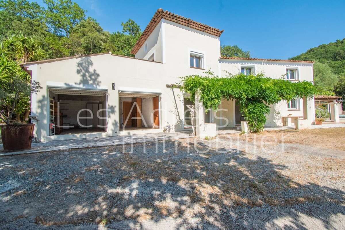 Propriété avec terrain plat et vue Estérel - photo 24