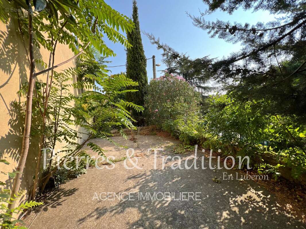 Ensemble de deux habitations avec jardin à proximité immédiate du centre ville d'Apt - photo 16