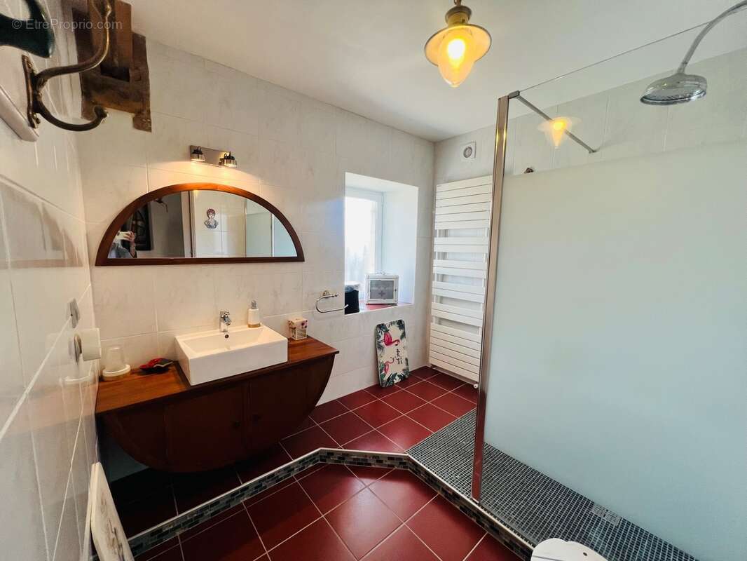 Maison de caractère rénovée – 182 m² – Studio indépendant 31m² – Garage de 117 m² – Terrain clos de 2 235 m² - photo 7