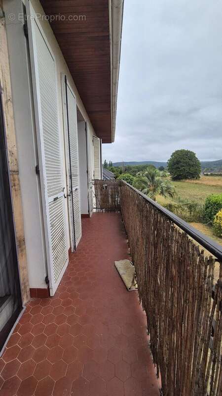 BÉNÉJACQ, A VENDRE, Immeuble de 170 m² avec deux logements et deux garages sur une parcelle de 986 m² - photo 5