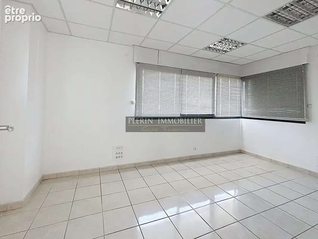 Bureau-300m² dans la zone commerciale - photo 4