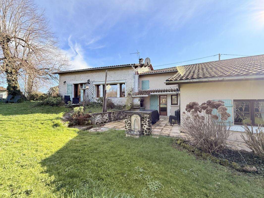 Maison à AUBETERRE-SUR-DRONNE