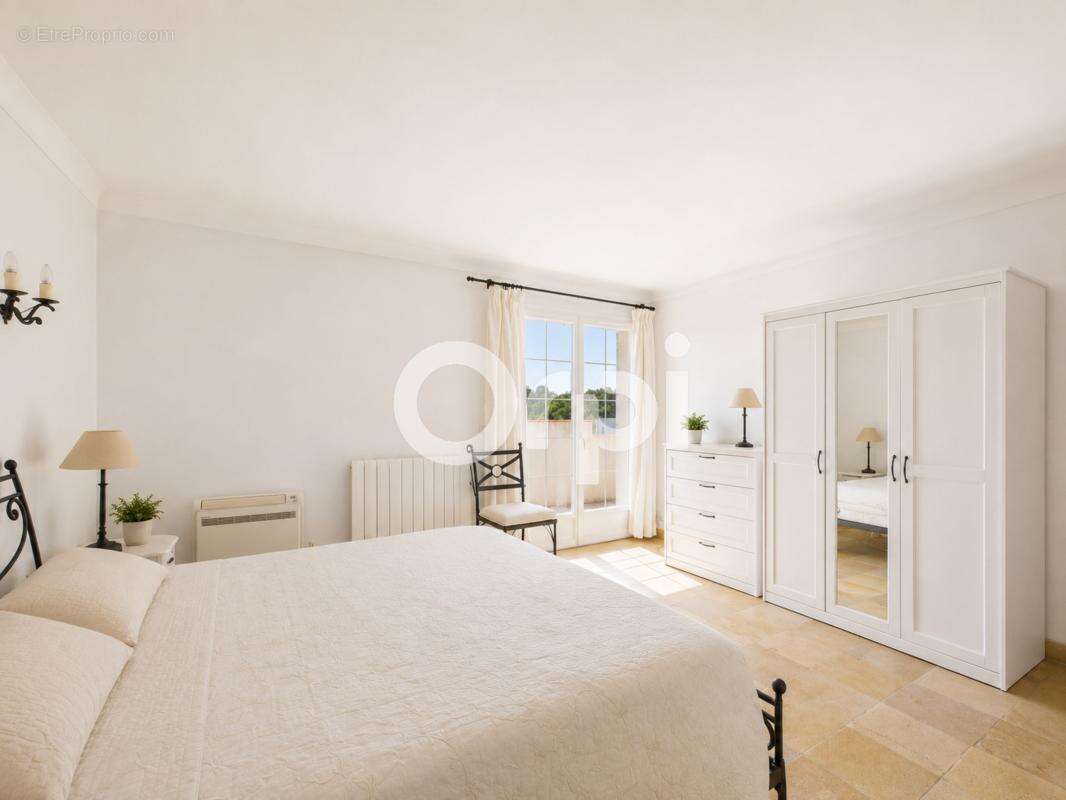Double garage - hyper calme - grand terrain plat - piscine - pool house - photo 16