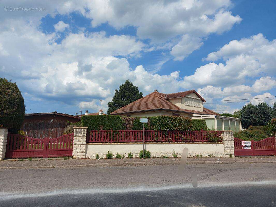 Maison à SAINT-ETIENNE-DU-ROUVRAY