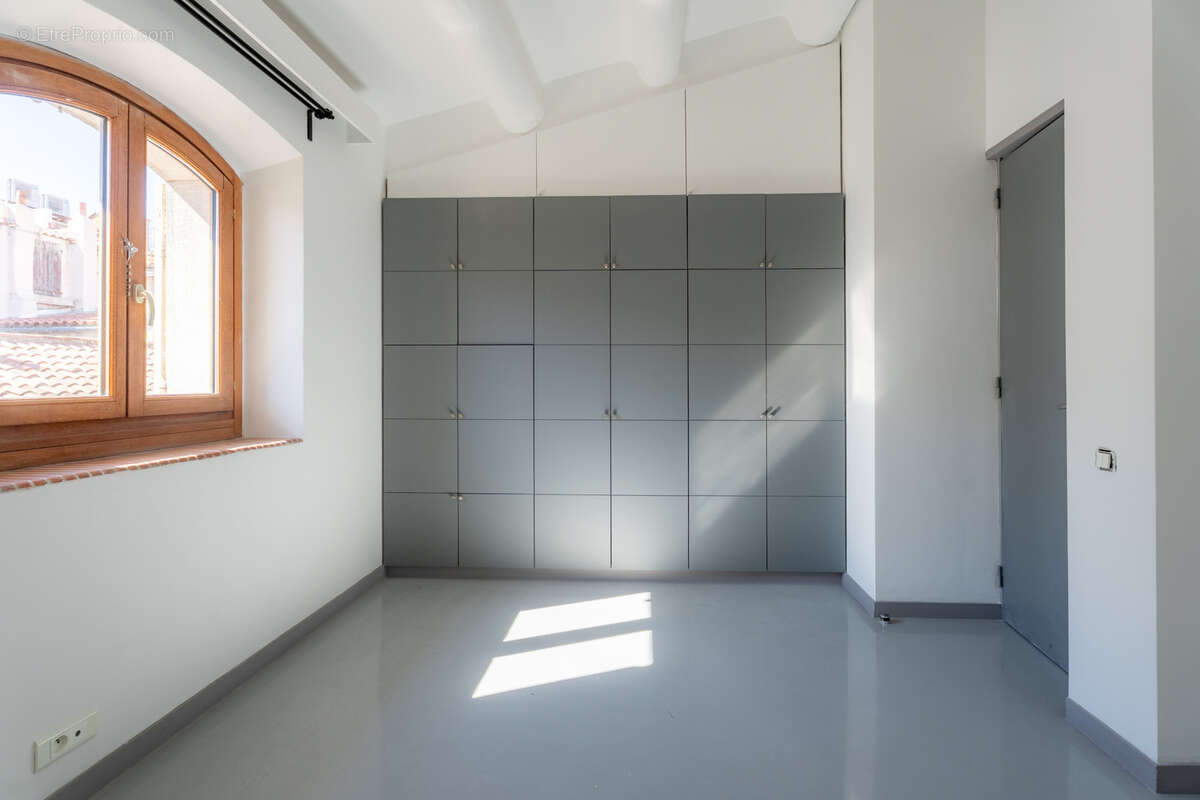 Appartement à MARSEILLE-1E