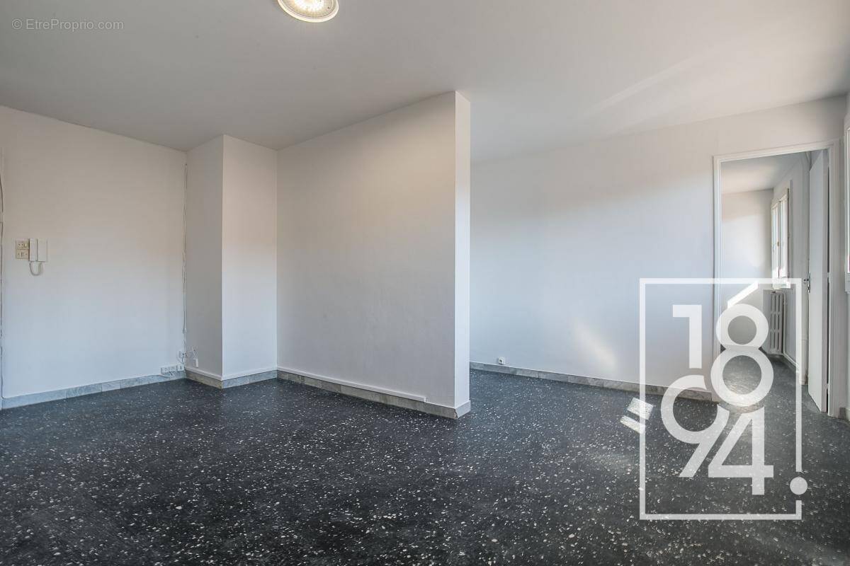 Appartement à MARSEILLE-4E