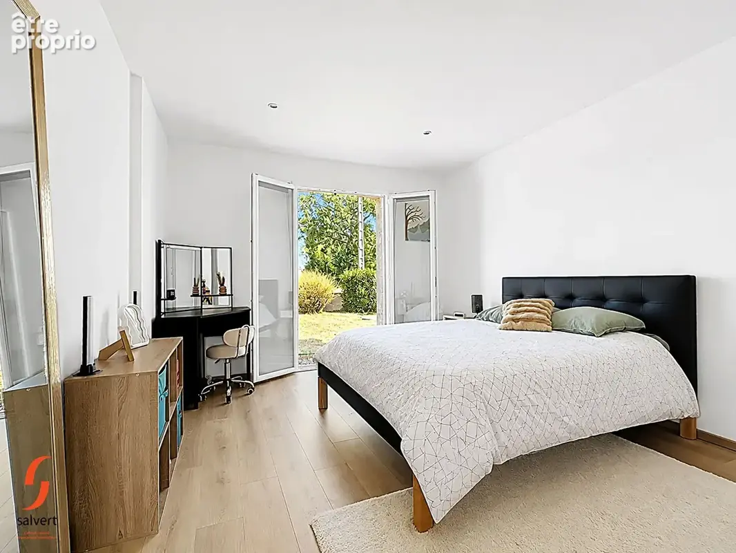 A vendre, Maison de plain pied 5 chambres  et un bureau, jardin de 1390m2 - photo 13