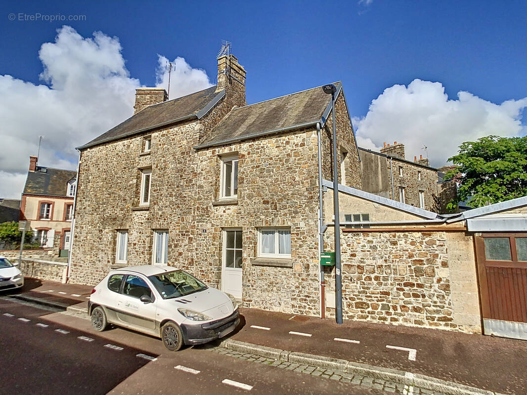 Maison à LA HAYE-DU-PUITS