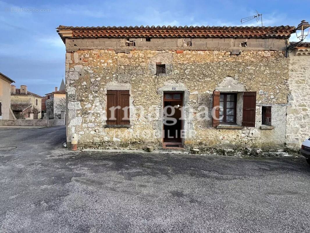 Maison à COURRENSAN