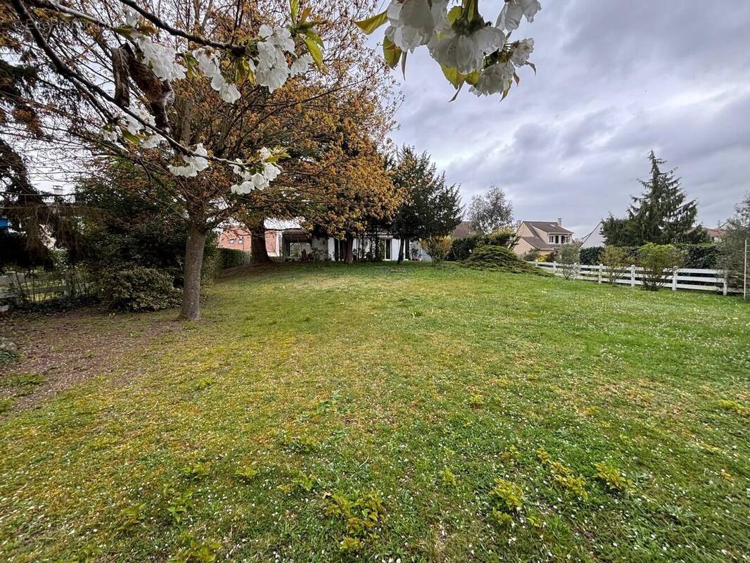 Maison à SAINTRY-SUR-SEINE