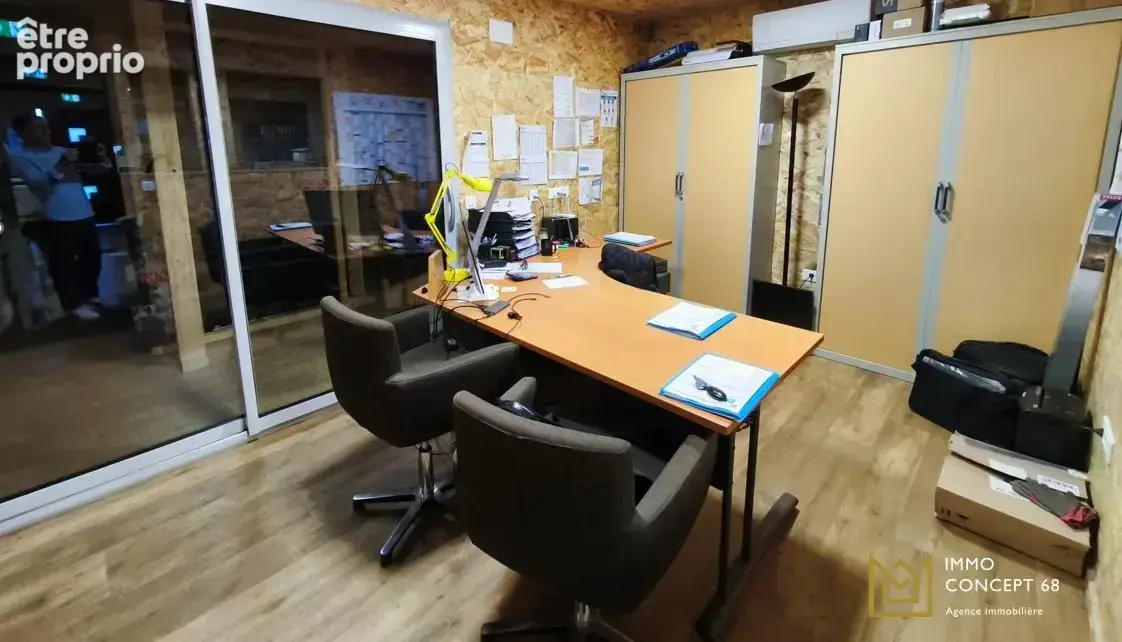 Entrepot - 1000 m² - 3 bureaux - 30 ares de terrain - photo 7