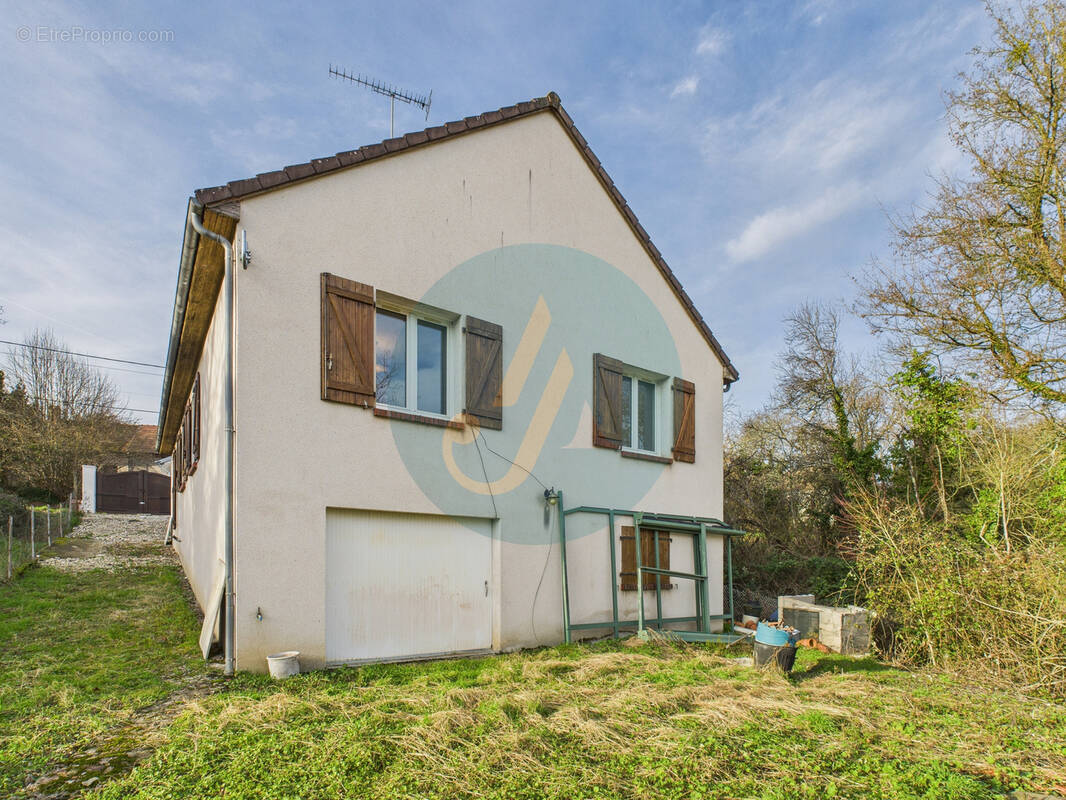 Maison à FAVERELLES
