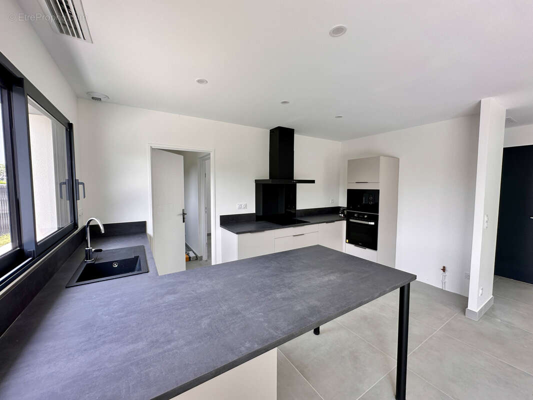 Maison à COURS-DE-PILE