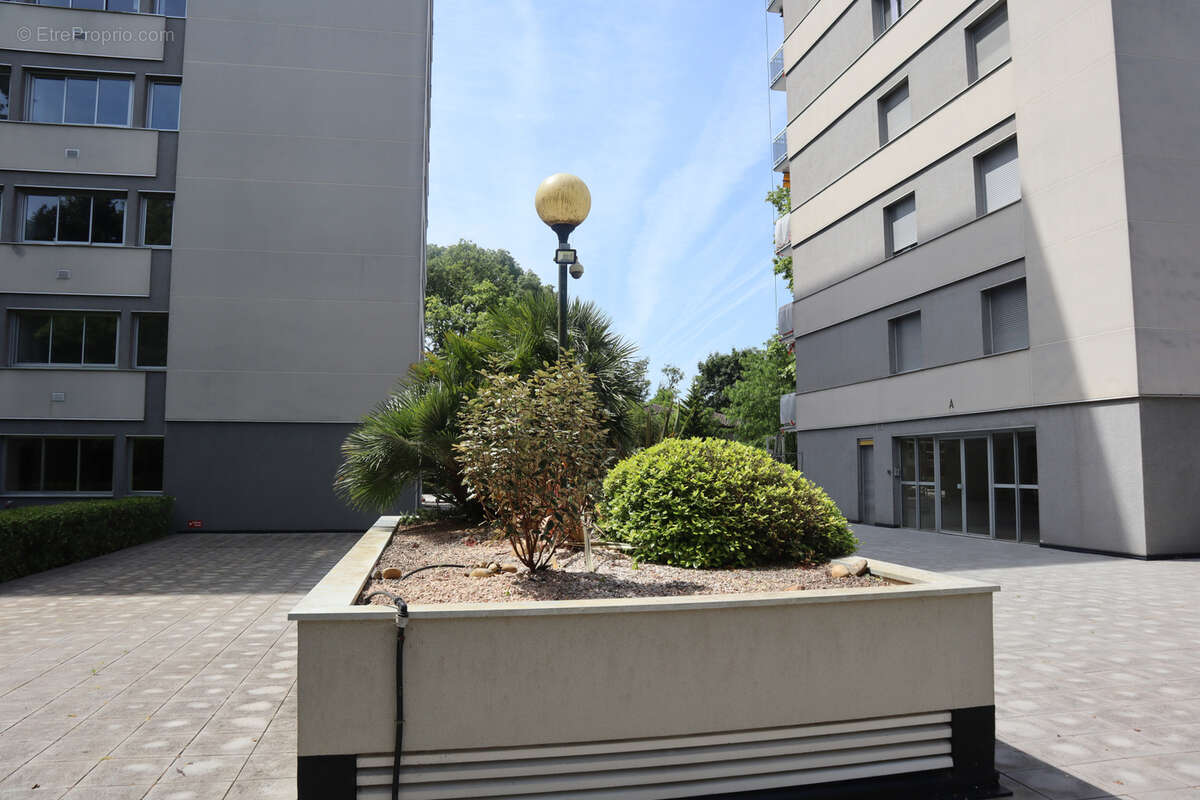 Exclusif - cauderan - parc bordelais - t5 avec grand balcon - cave et parking - photo 12