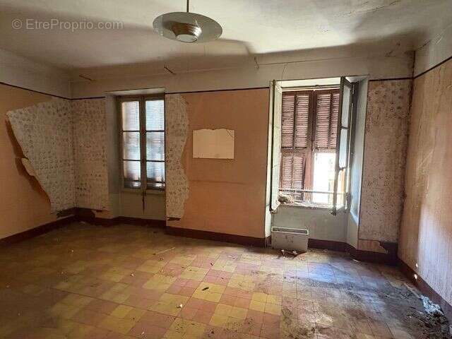 Appartement à SAINT-LAURENT-DU-VAR