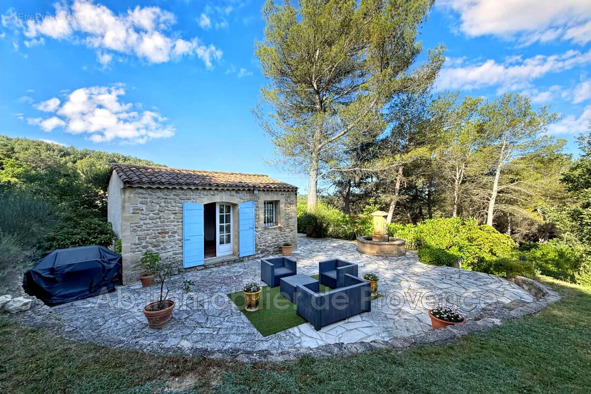 Maison 188 m² à Rognes  - photo 2
