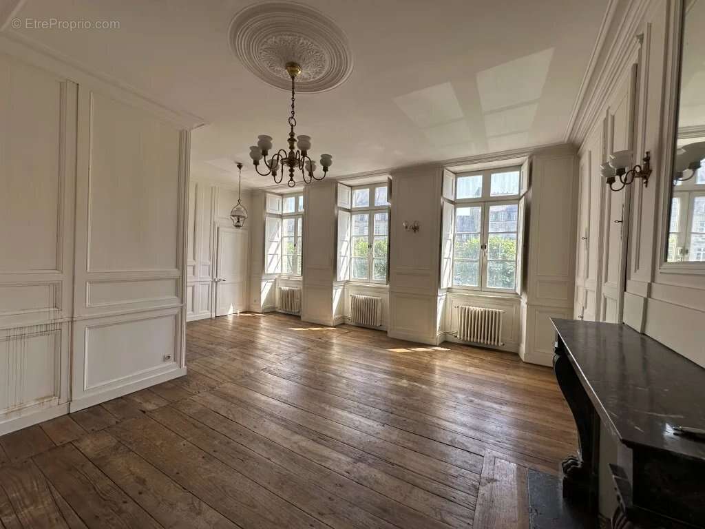 Dinan Centre Historique  Appartement bourgeois de 210 m² -L'esprit d'une maison de ville -Bien d'exception - photo 2