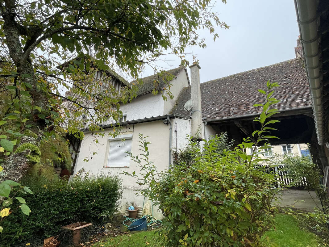 Maison à CHAMPROND-EN-GATINE