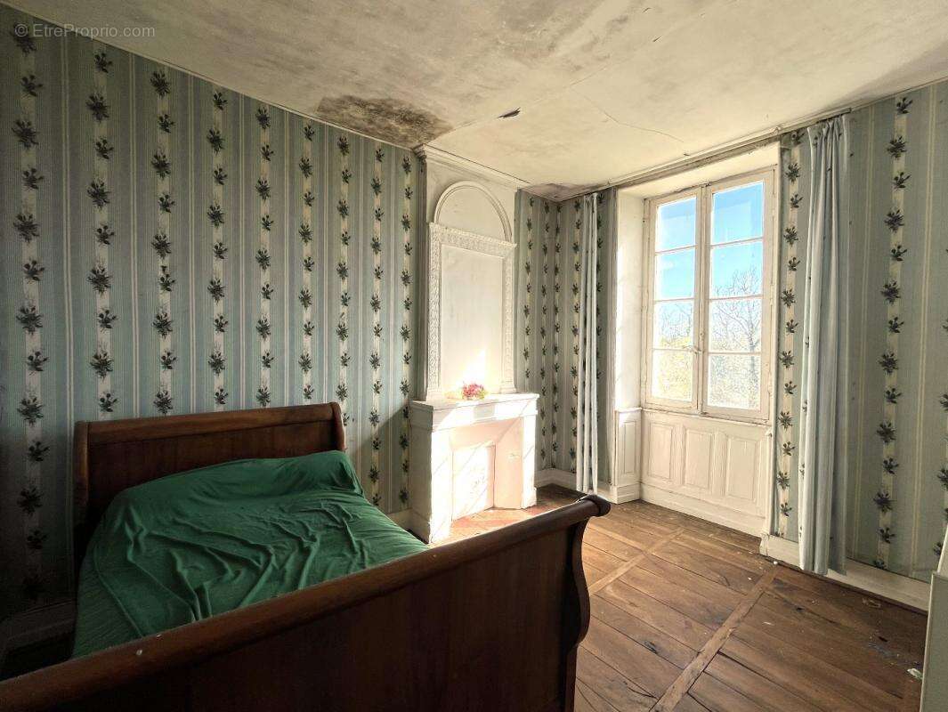 Maison à VILLEBOIS-LAVALETTE