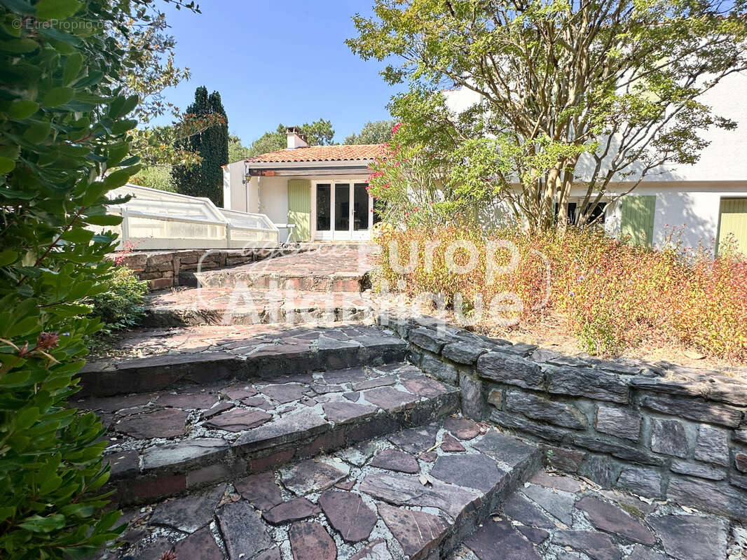 Villa avec piscine 200m2 habitables - Parc de la résidence - La Palmyre - photo 39