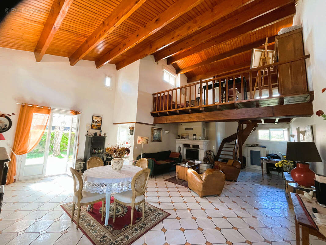 Maison à MESCHERS-SUR-GIRONDE